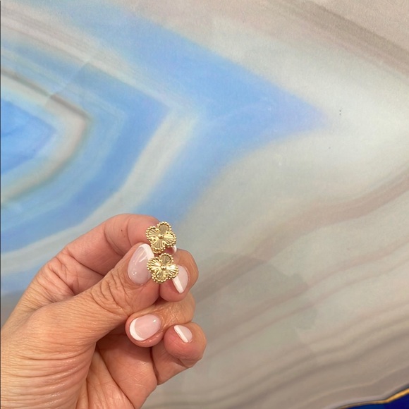 Gold clover earrings - Picture 4 of 8